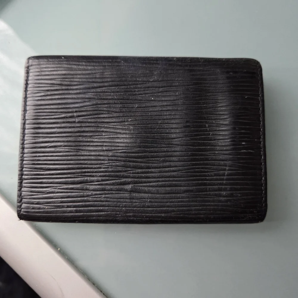 Authentic!!! Vintage! Black Epi Louis Vuitton Key and Card Holder 2003